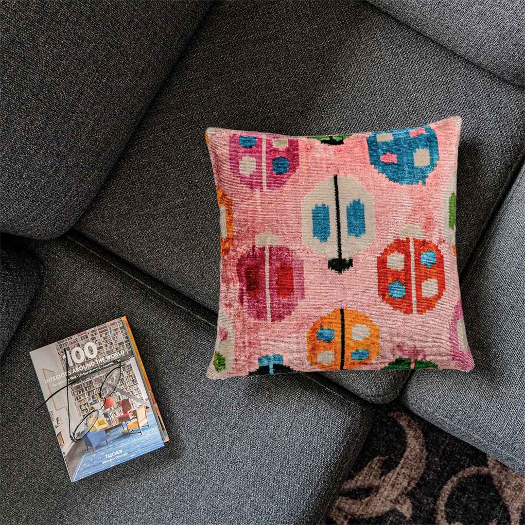 Ikat Kissenbezug Franzi - Silk - Velvet 40 x 40. Sofakissen. Seide. Samt. Luxuriös. Handgefertigt. Käfer. - von strohdeicher design10025
