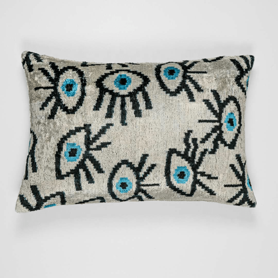Ikat Kissen Angel Eyes White - Silk - Velvet 40 x 60 cm. Seide. Samt. Handgefertigt. Design aus Deutschland. - von strohdeicher design5560529246