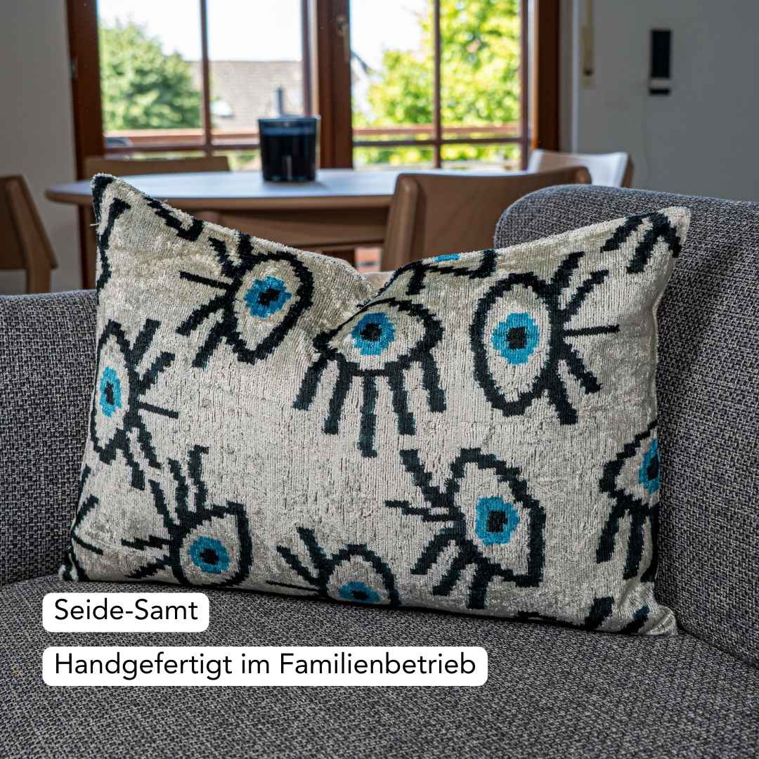 Ikat Kissenbezug Angel Eyes White - Silk - Velvet 40 x 60. Dekokissen. Seide. Samt. Handgefertigt. Auge - von strohdeicher design5560529246