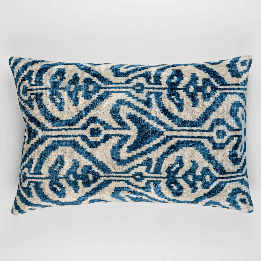 Ikat Kissen Arrow - Silk - Velvet 40 x 60 cm. Seide. Samt. Handgefertigt. Design aus Deutschland. - von strohdeicher design10370