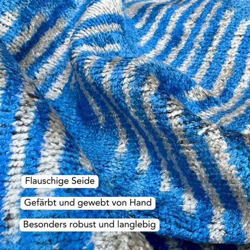 Ikat Kissenbezug Blue Chevron - Silk - Velvet 40 x 60. Dekokissen. Seide. Samt. Luxuriös. Handgefertigt. - von strohdeicher design10366