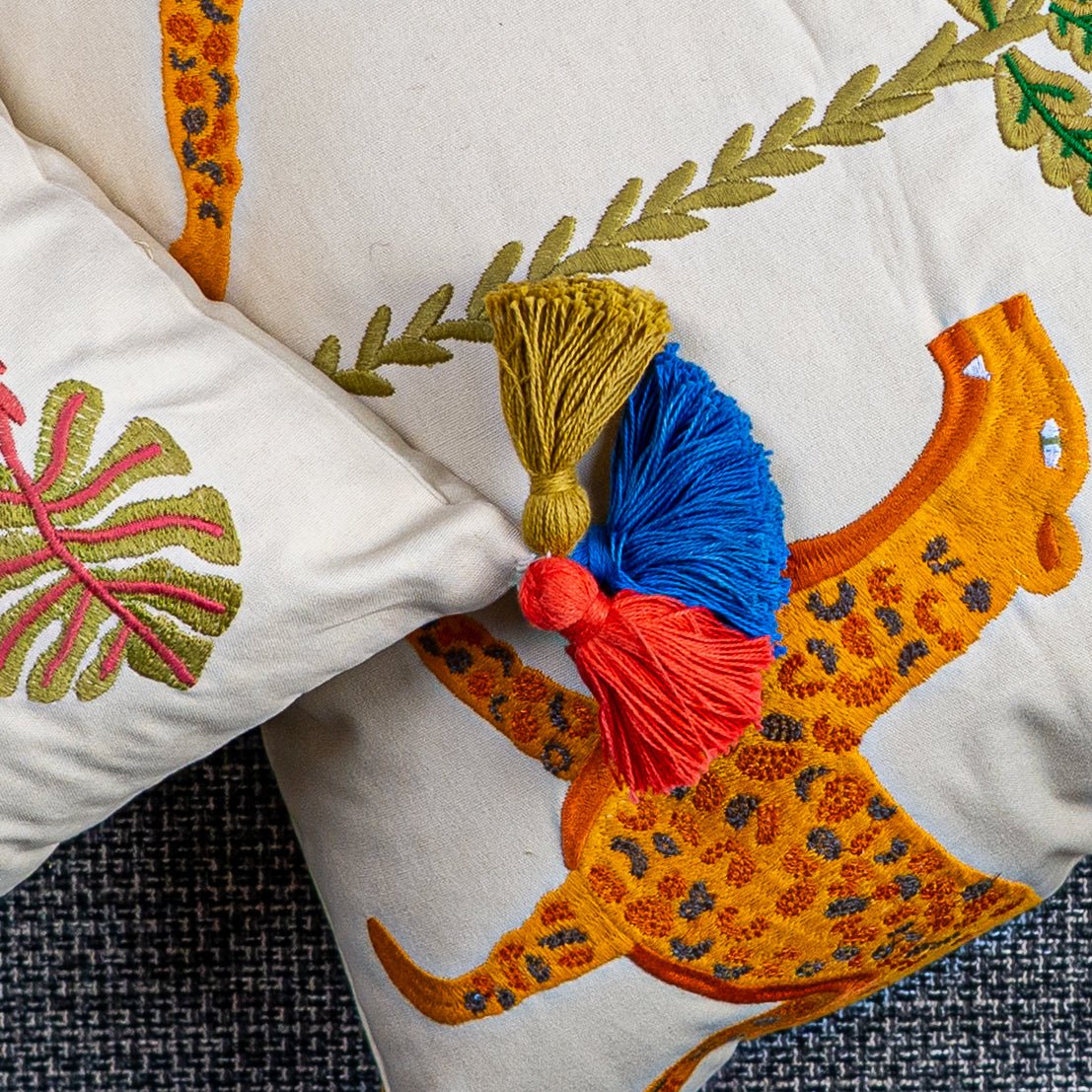 Kissenhülle Leo 45x45 cm aus Baumwolle – Bestickter Dekokissen Bezug - von strohdeicher design19195