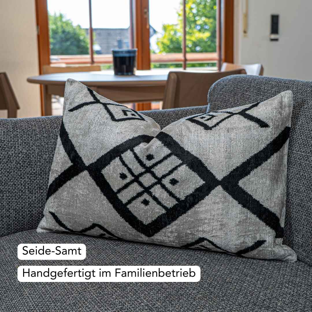 Ikat Kissenbezug Fische - Silk - Velvet 40 x 60. Dekokissen. Seide. Samt. Luxuriös. Handgefertigt. - von strohdeicher design10367