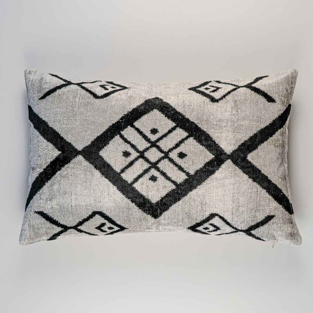 Ikat Kissenbezug Fische - Silk - Velvet 40 x 60. Dekokissen. Seide. Samt. Luxuriös. Handgefertigt. - von strohdeicher design10367