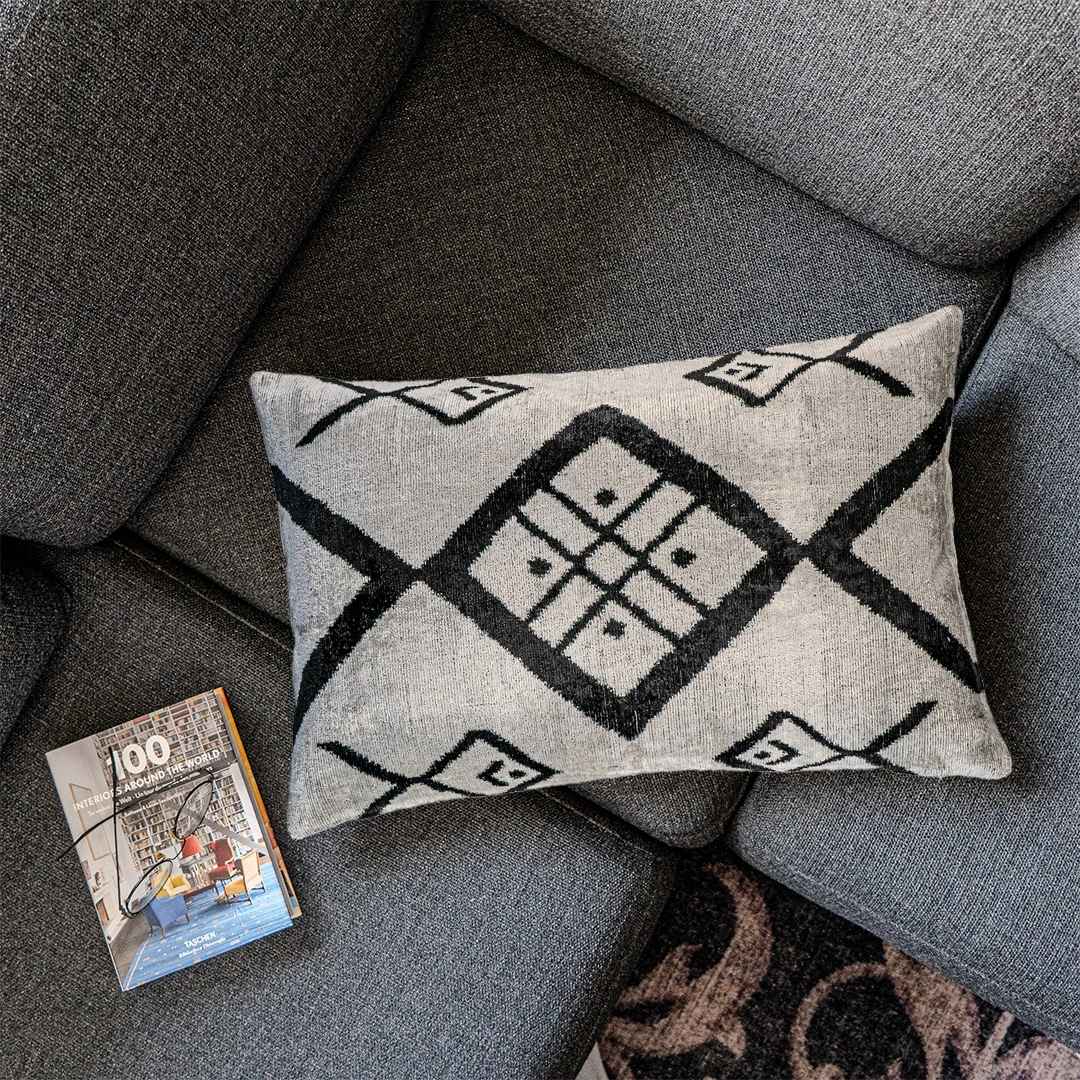 Ikat Kissenbezug Fische - Silk - Velvet 40 x 60. Dekokissen. Seide. Samt. Luxuriös. Handgefertigt. - von strohdeicher design10367