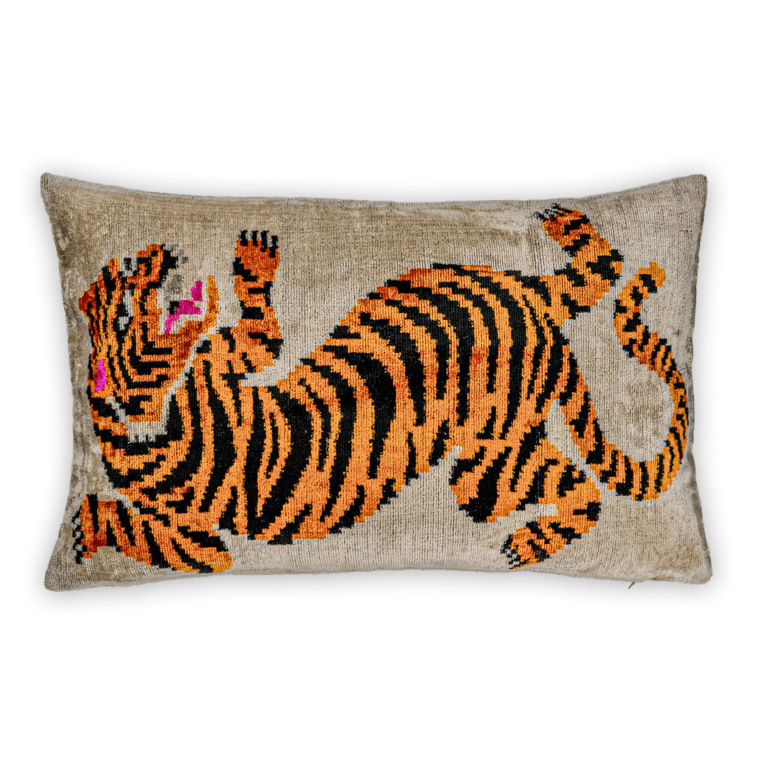 Dekokissen Ikat Tiger Creme - Silk - Velvet 40x60 cm. Seide. Samt. - von strohdeicher design5560056728