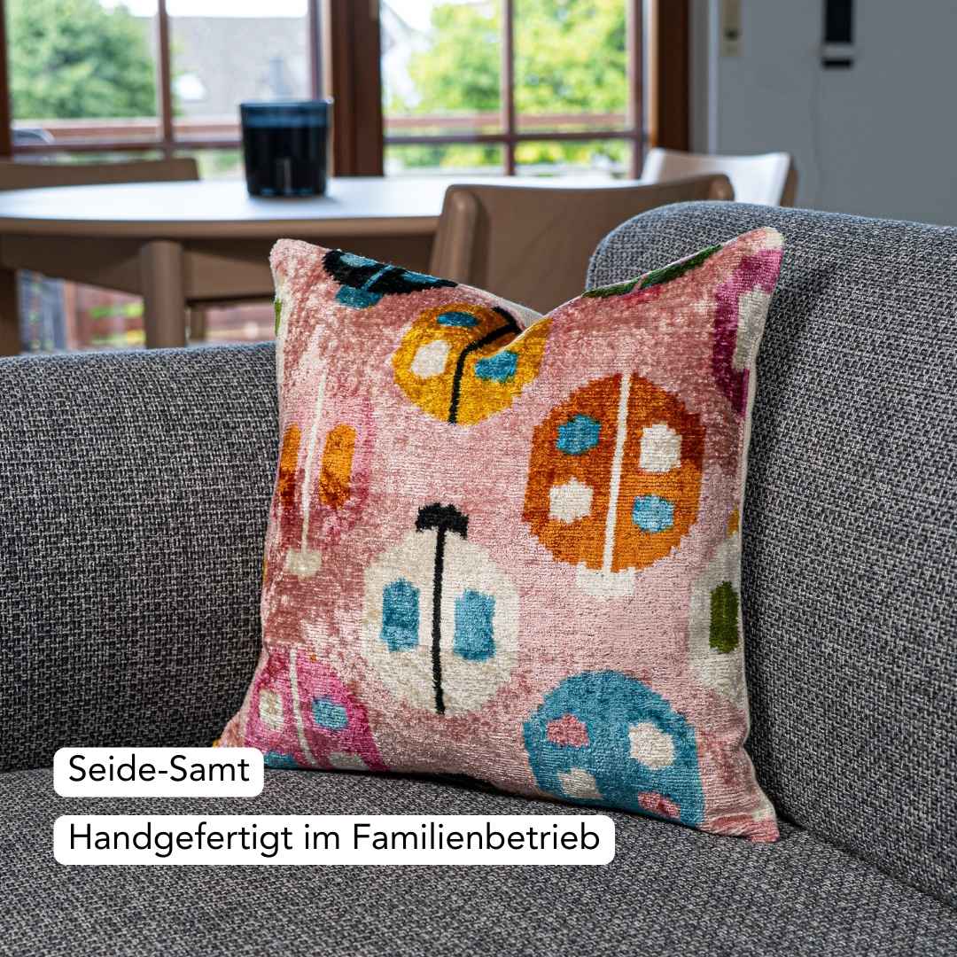 Ikat Kissenbezug Franzi - Silk - Velvet 40 x 40. Dekokissen. Seide. Samt. Luxuriös. Handgefertigt. Käfer. - von strohdeicher design10025