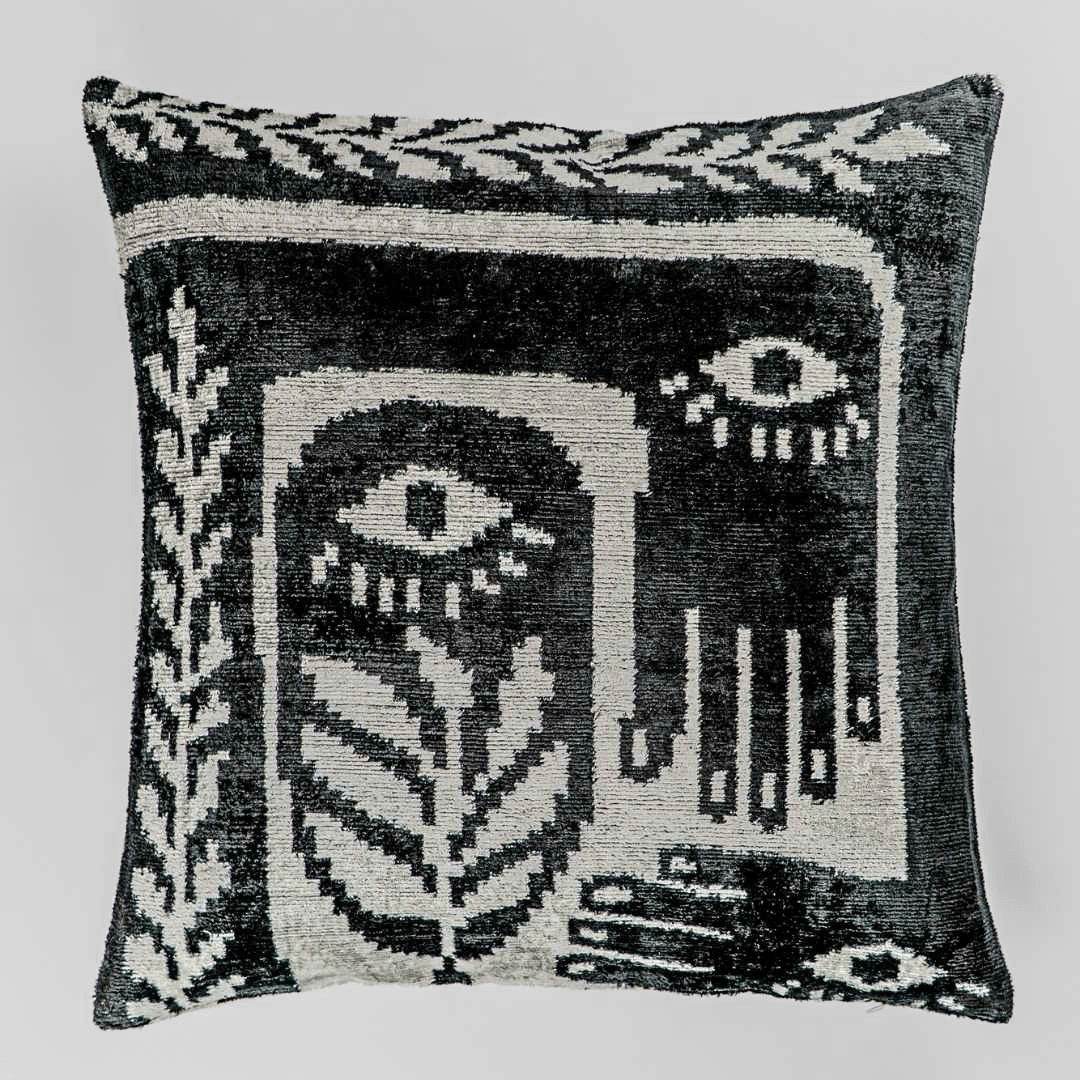 Ikat Kissen Gassho - Silk - Velvet 50 x 50 cm. Seide. Samt. Handgefertigt. Design aus Deutschland. - von strohdeicher design10035
