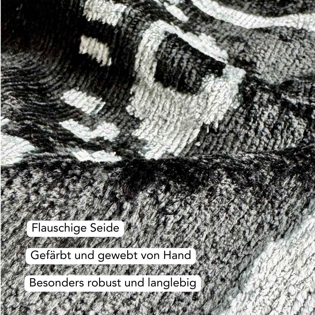 Ikat Kissenbezug Gassho - Silk - Velvet 50 x 50. Dekokissen. Seide. Samt. Luxuriös. Handgefertigt. Auge. Hand. - von strohdeicher design10035
