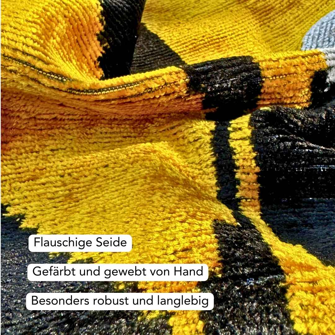 Ikat Kissenbezug Golden Symmetria - Silk - Velvet 40 x 60 Dekokissen. Seide. Samt. Luxuriös. Handgefertigt. - von strohdeicher design10139