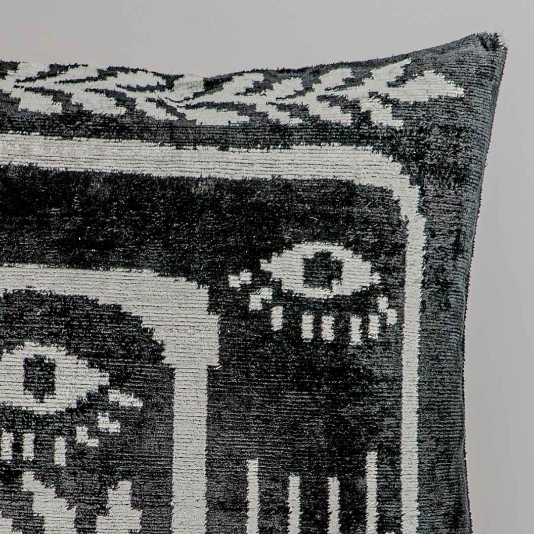 Ikat Kissen Gassho - Silk - Velvet 50 x 50 - von strohdeicher design10035