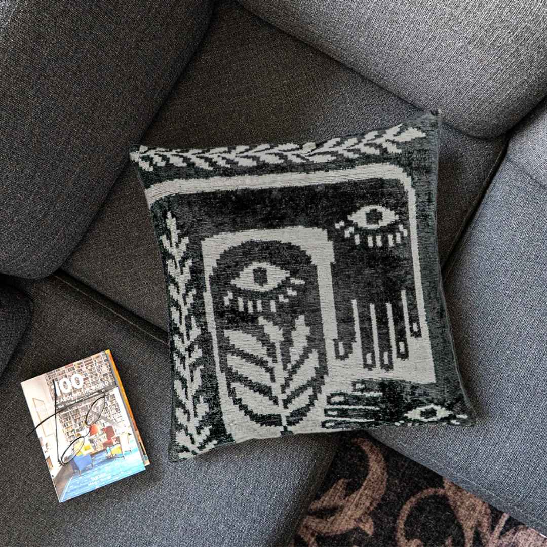 Ikat Kissen Gassho - Silk - Velvet 50 x 50 - von strohdeicher design10035