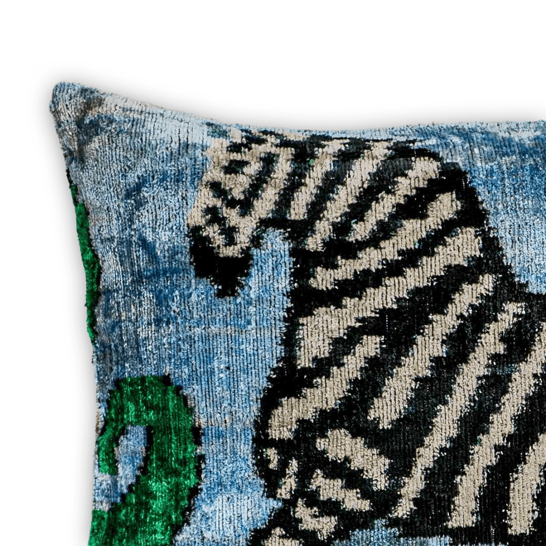 Luxus Dekokissen Ikat Zebra Blau - Silk - Velvet 40x60 cm. Seide. Samt. Premium Füllung inklusive. - von strohdeicher design10019