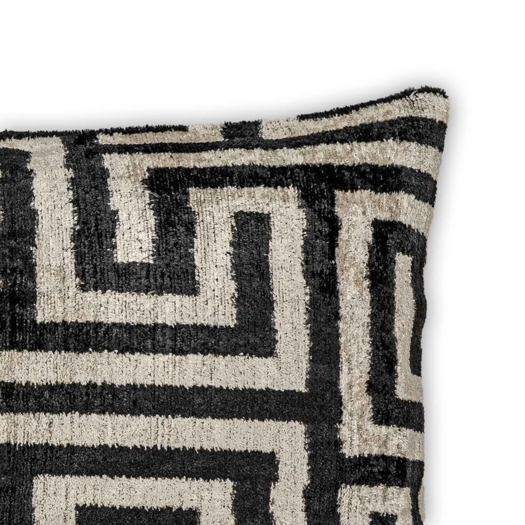 Luxus Dekokissen Ikat Labyrinth - Silk - Velvet 40x60 cm. Seide. Samt. Premium Füllung inklusive. - von strohdeicher design5560528702