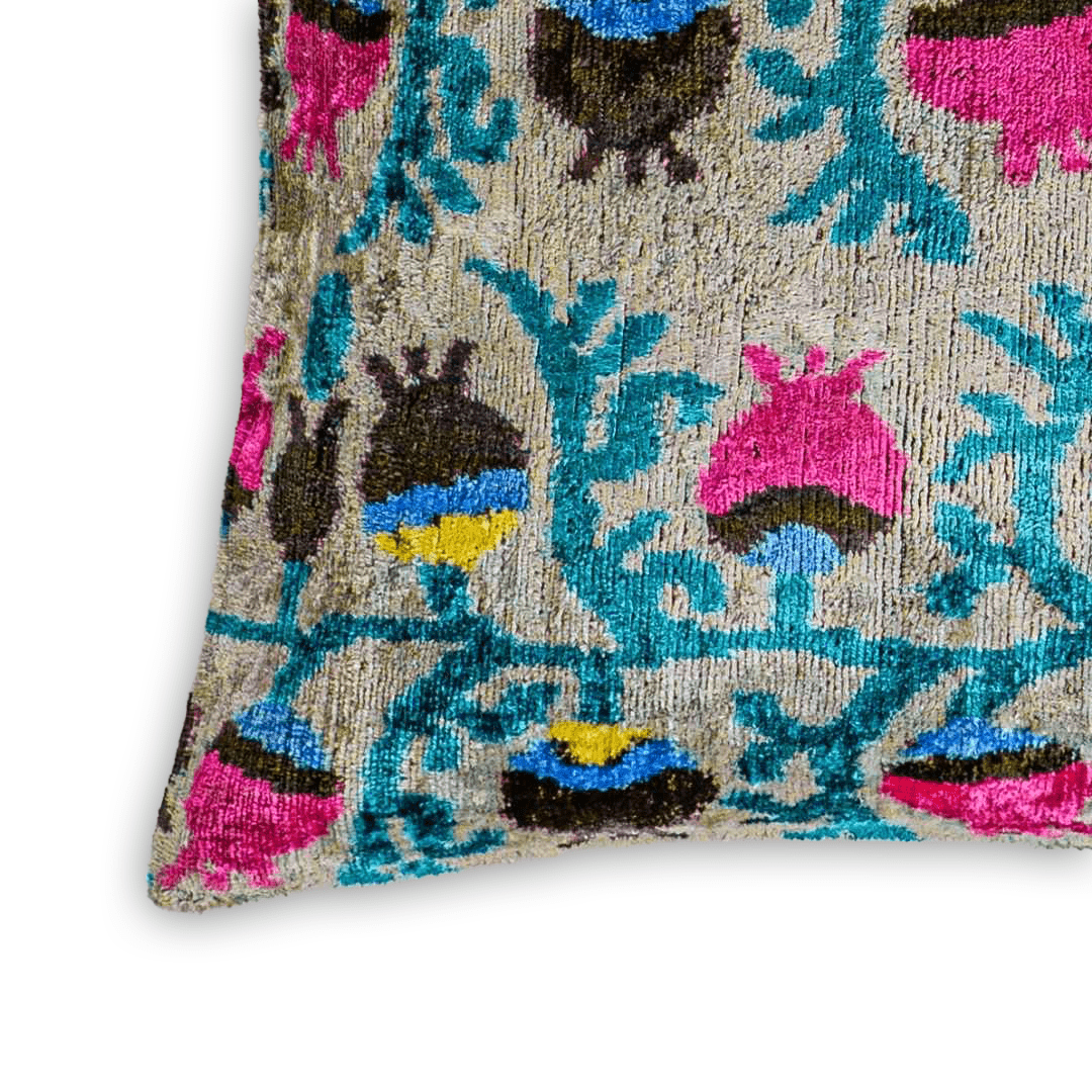 Luxus Dekokissen Ikat Blumen/Silber - Silk - Velvet 40x60 cm. Seide. Samt. Premium Füllung inklusive. - von strohdeicher design10023