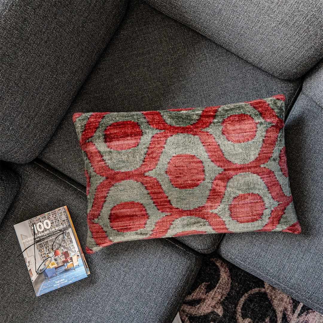 Ikat Kissenbezug JW - Silk - Velvet 40 x 60. Dekokissen. Seide. Samt. Luxuriös. Handgefertigt. - von strohdeicher design10369