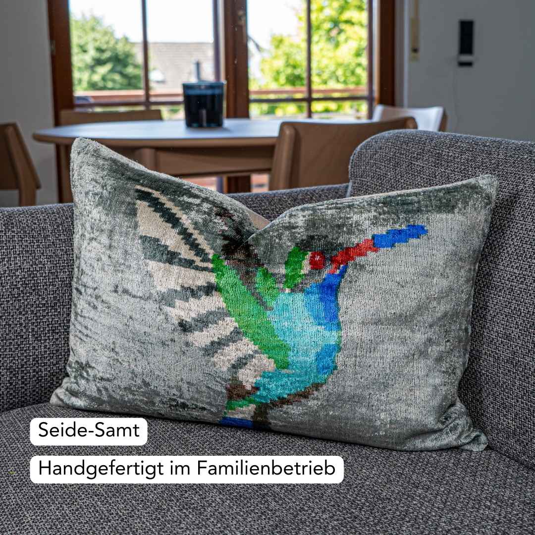 Ikat Kissenbezug Kolibri - Silk - Velvet 40 x 60. Dekokissen. Seide. Samt. Luxuriös. Handgefertigt. - von strohdeicher design10149