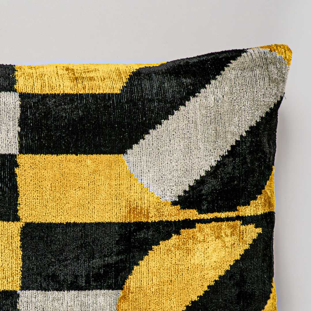 Ikat Kissen Golden Symmetria - Silk - Velvet 40 x 60 - von strohdeicher design10139