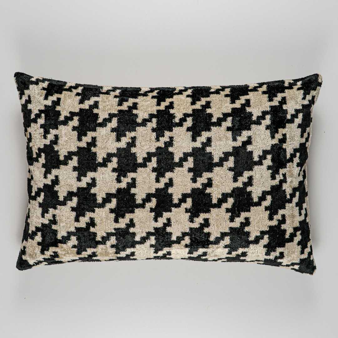 Ikat Kissen Pied de Coq - Silk - Velvet 40 x 60 - von strohdeicher design10135
