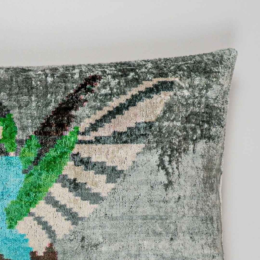 Ikat Kissen Kolibri - Silk - Velvet 40 x 60 - von strohdeicher design10149