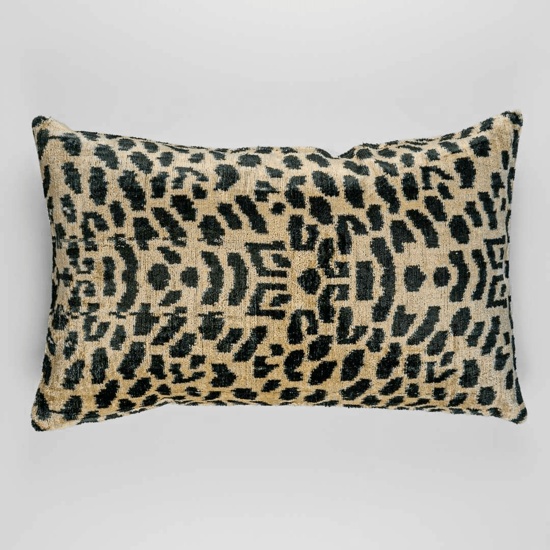 Ikat Kissen Leo - Silk - Velvet 40 x 60 cm. Seide. Samt. Handgefertigt. Design aus Deutschland. - von strohdeicher design10375