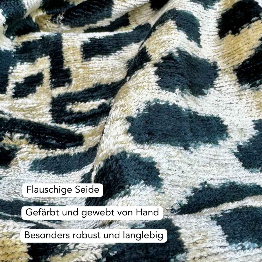 Ikat Kissenbezug Leo - Silk - Velvet 40 x 60. Dekokissen. Seide. Samt. Luxuriös. Handgefertigt. - von strohdeicher design10375