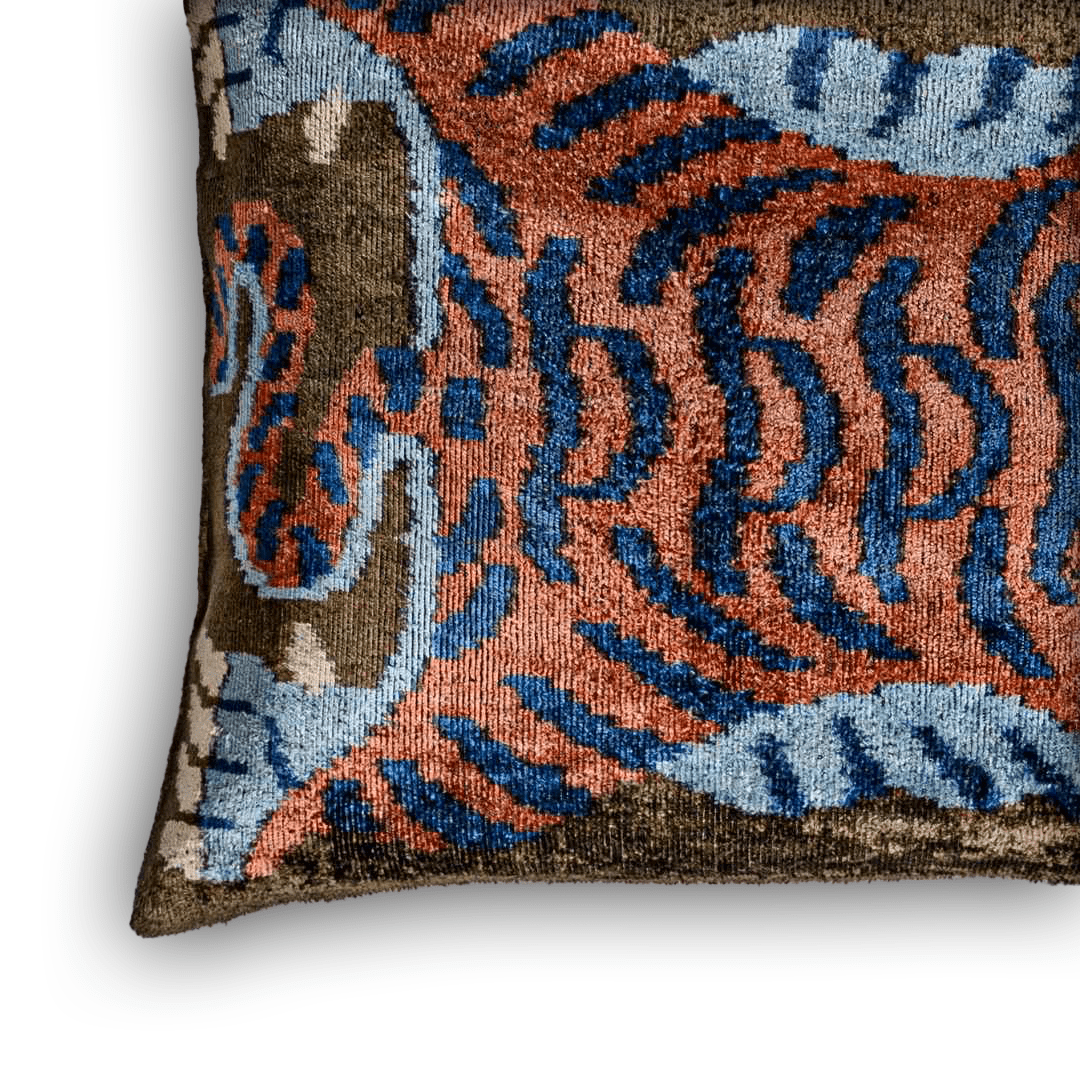 Dekokissen Ikat Tiger Braun - Silk - Velvet 40x60 cm. Seide. Samt. - von strohdeicher design10043