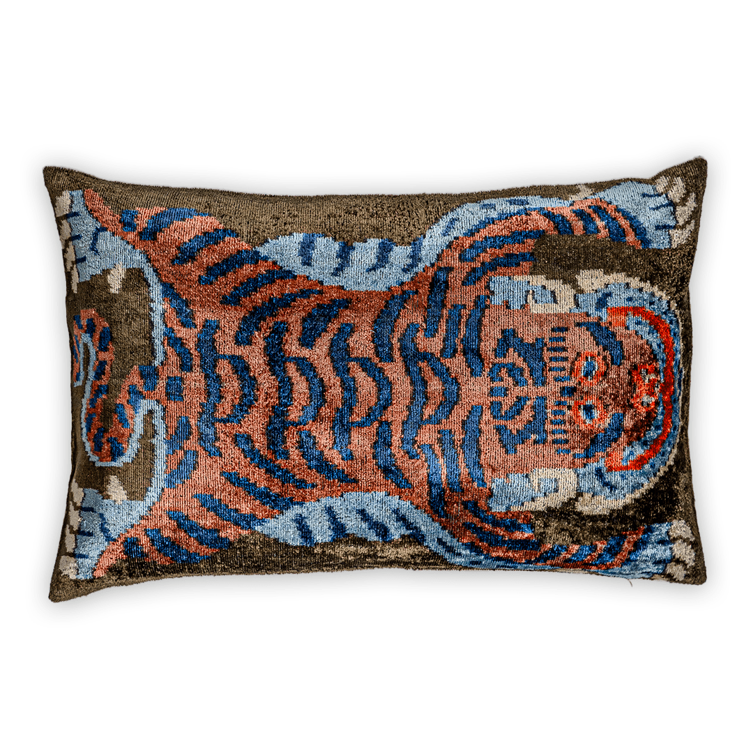 Dekokissen Ikat Tiger Braun - Silk - Velvet 40x60 cm. Seide. Samt. - von strohdeicher design10043