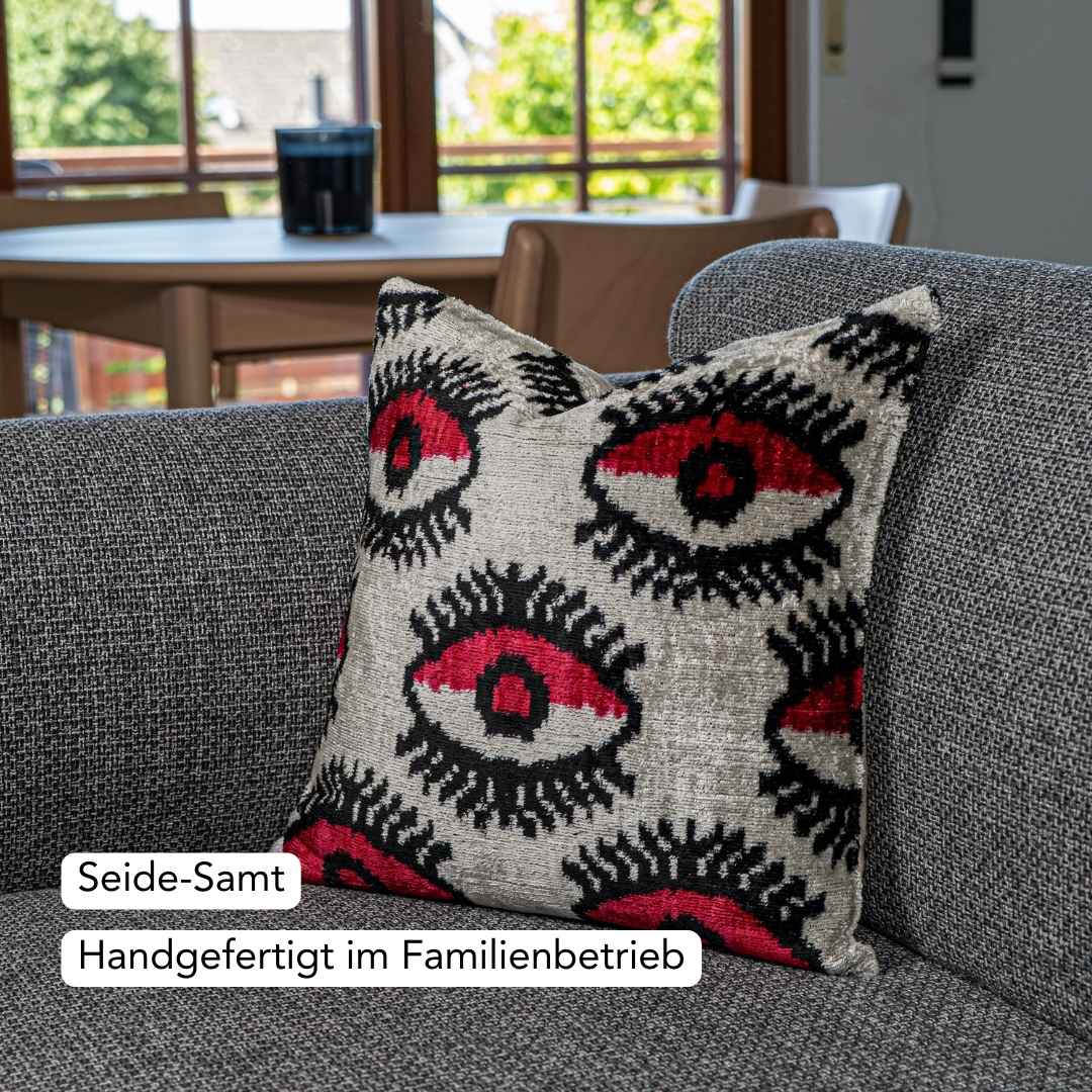 Ikat Kissenbezug Mudra - Silk - Velvet 40 x 40. Dekokissen. Seide. Samt. Luxuriös. Handgefertigt. Auge - von strohdeicher design10027