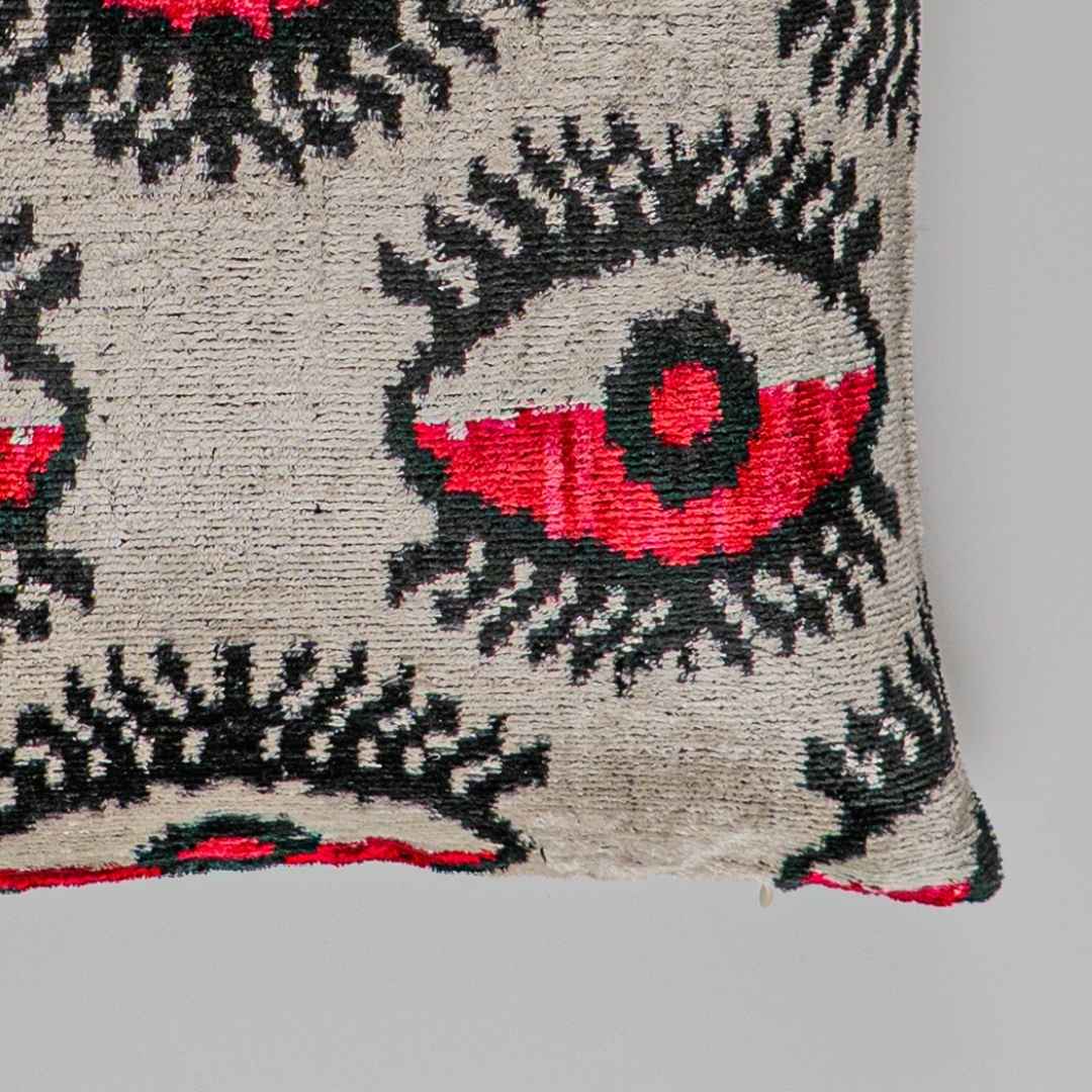 Ikat Kissen Mudra - Silk - Velvet 40 x 40 - von strohdeicher design10027