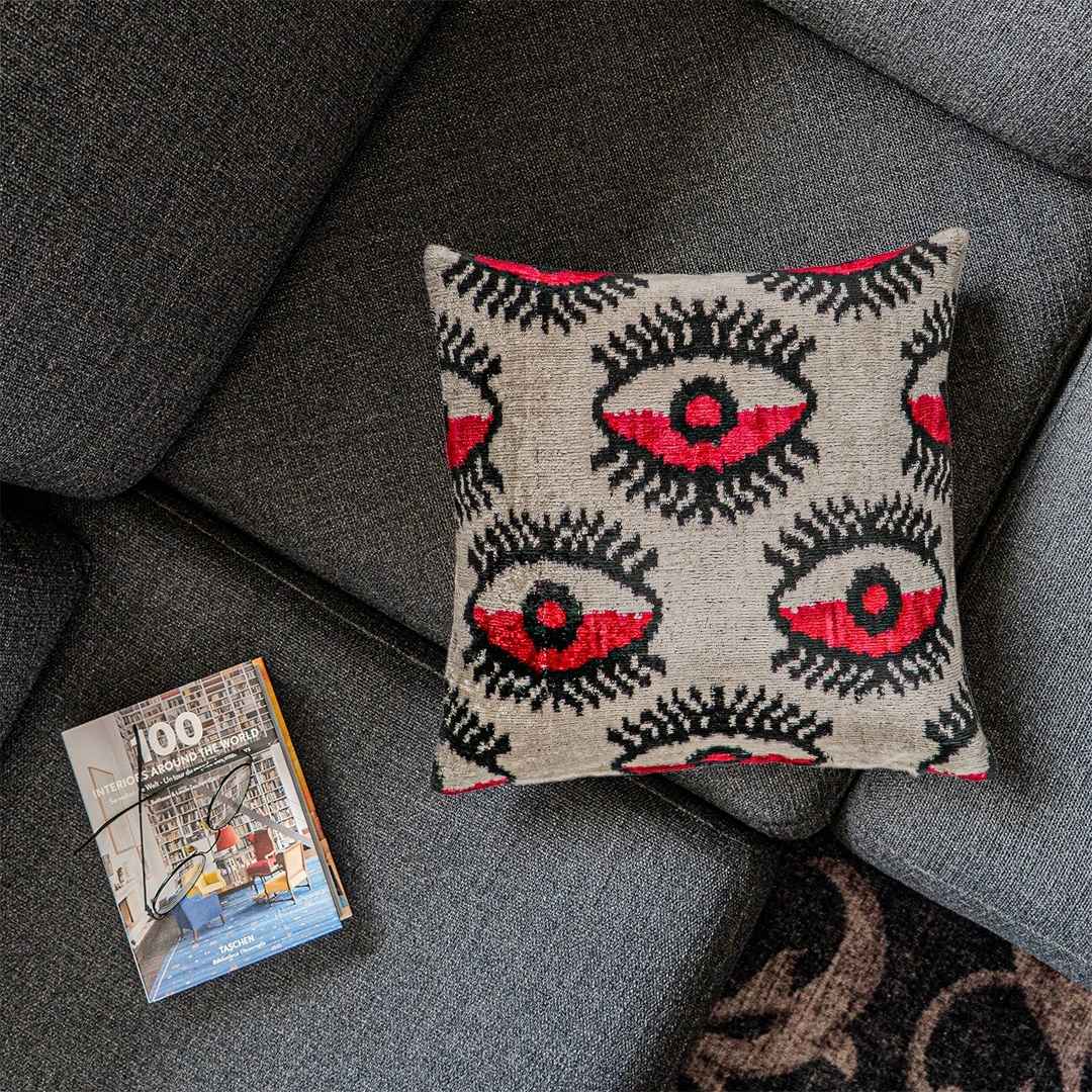 Ikat Kissen Mudra - Silk - Velvet 40 x 40 - von strohdeicher design10027
