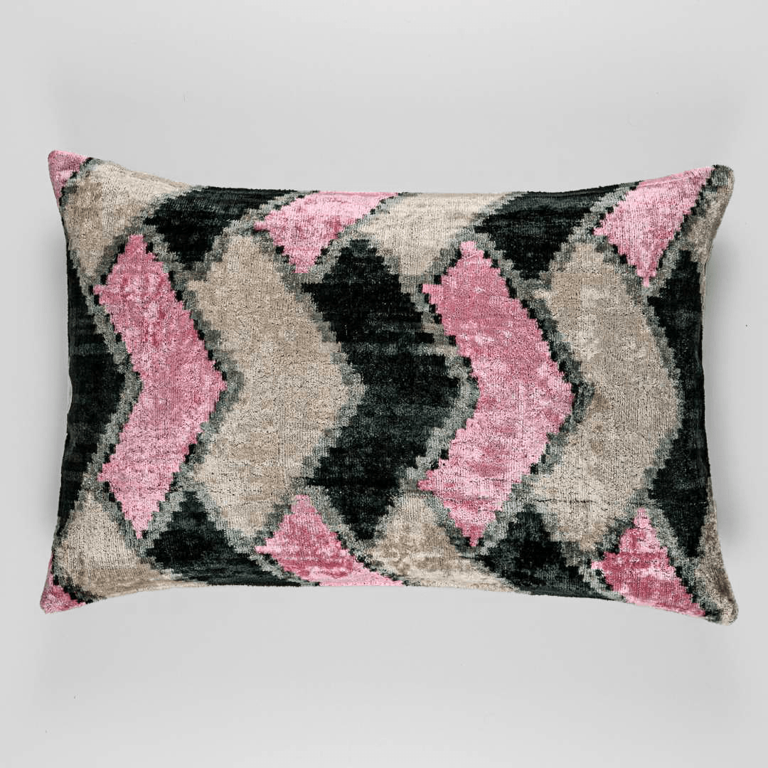 Ikat Kissen Pink Chevron - Silk - Velvet 40 x 60 cm. Seide. Samt. Handgefertigt. Design aus Deutschland. - von strohdeicher design10143