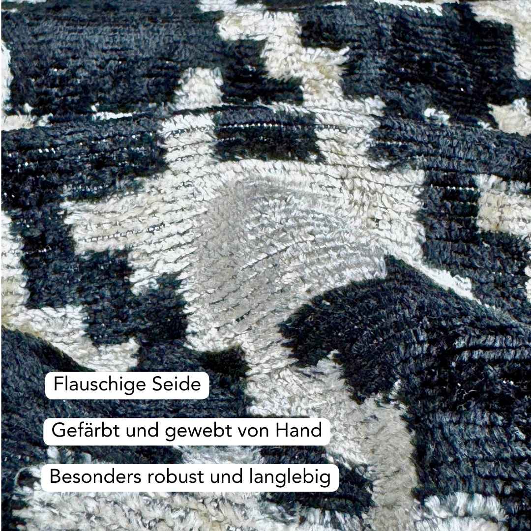 Ikat Kissenbezug Pied de Coq - Silk - Velvet 40 x 60. Dekokissen. Seide. Samt. Luxuriös. Handgefertigt. - von strohdeicher design10135