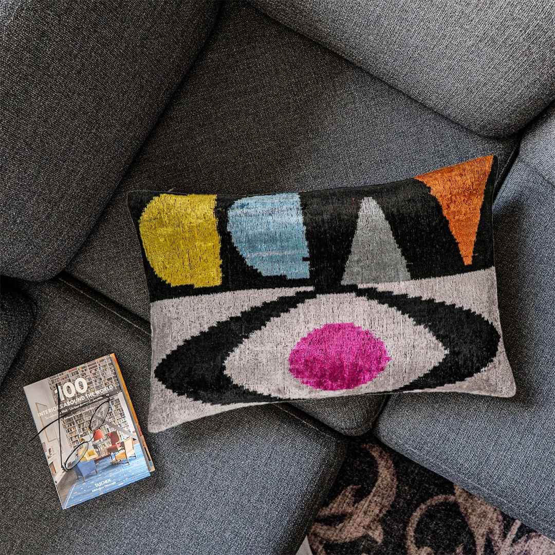 Ikat Kissen Pink Moon - Silk - Velvet 40 x 60 - von strohdeicher design10137