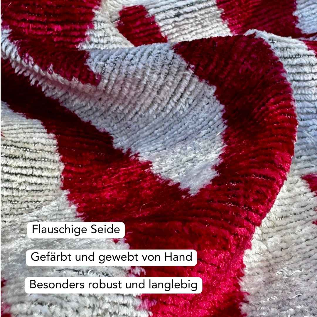 Ikat Kissenbezug Red Chevron - Silk - Velvet 40 x 60. Dekokissen. Seide. Samt. Luxuriös. Handgefertigt. - von strohdeicher design10133