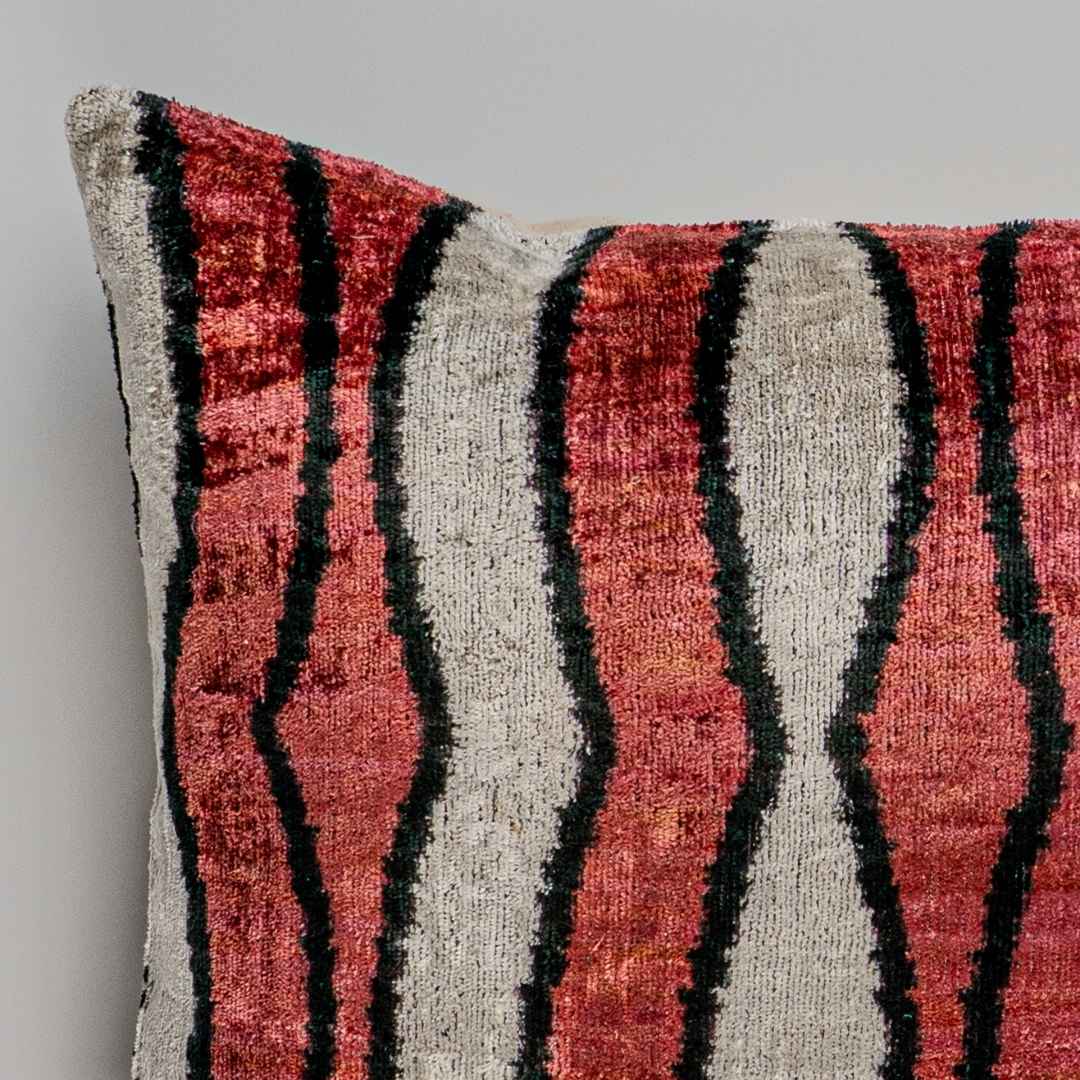 Ikat Kissenbezug RedTape - Silk - Velvet 40 x 60. Dekokissen. Seide. Samt. Luxuriös. Handgefertigt. - von strohdeicher design10365