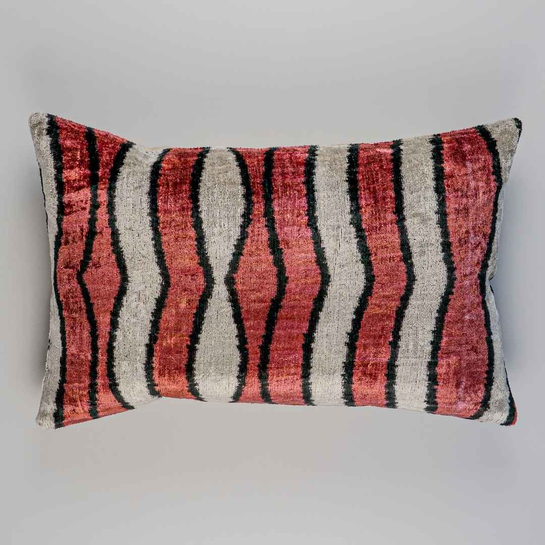 Ikat Kissenbezug RedTape - Silk - Velvet 40 x 60. Dekokissen. Seide. Samt. Luxuriös. Handgefertigt. - von strohdeicher design10365