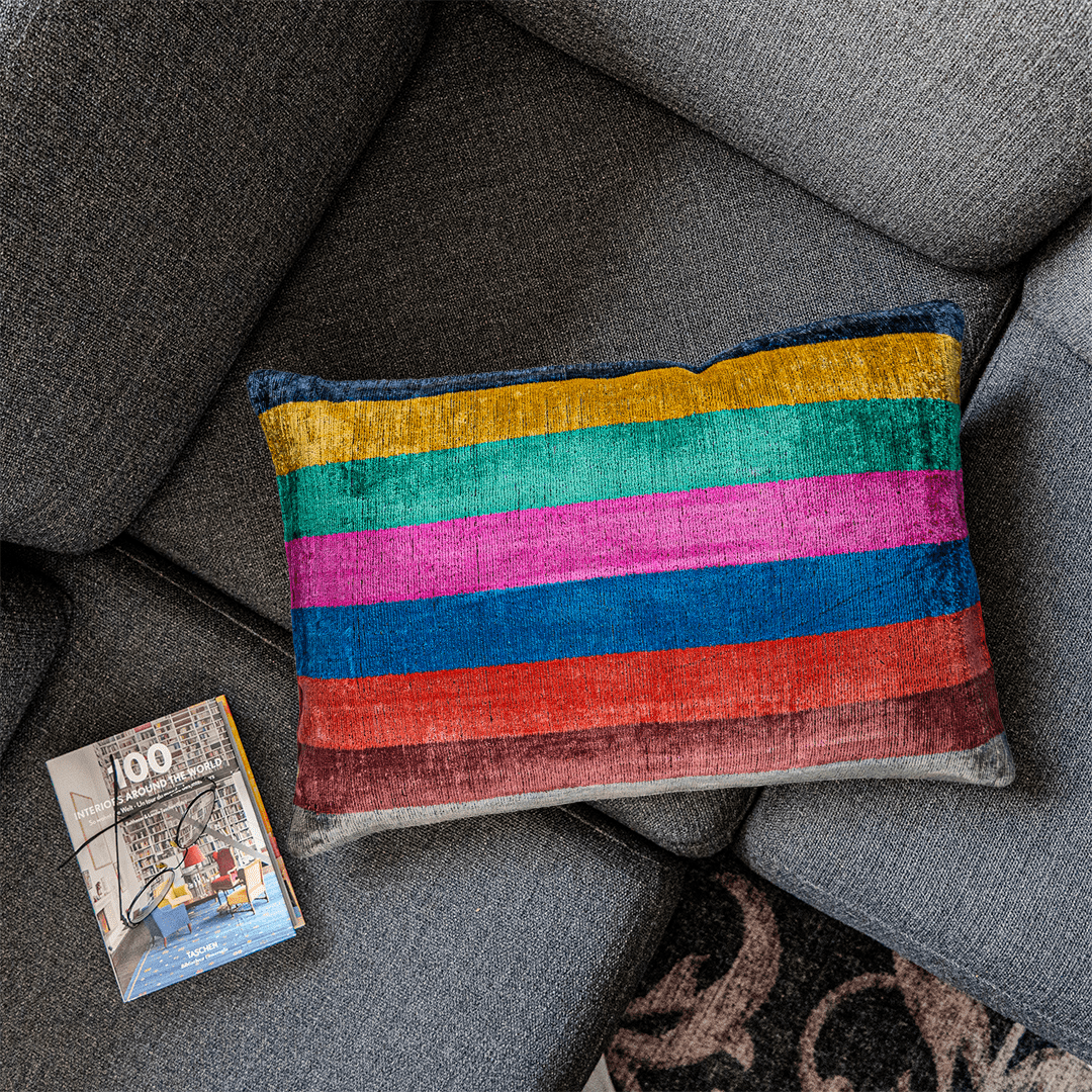 Dekokissen Ikat Rainbow - Silk - Velvet 40x60 cm. Seide. Samt. - von strohdeicher design10379