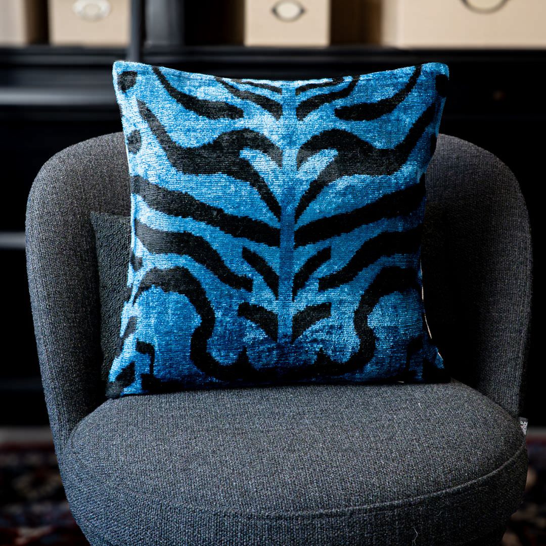 Kissen Shir Khan Blau - Silk - Velvet 40 x 40 - von strohdeicher design10031