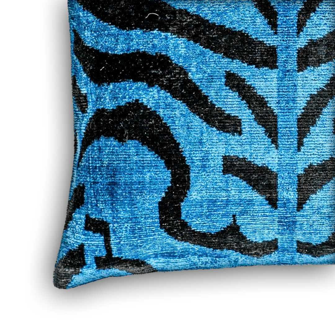 Dekokissen Ikat Tiger Blau - Silk - Velvet 40x40 cm. Seide. Samt. - von strohdeicher design10031