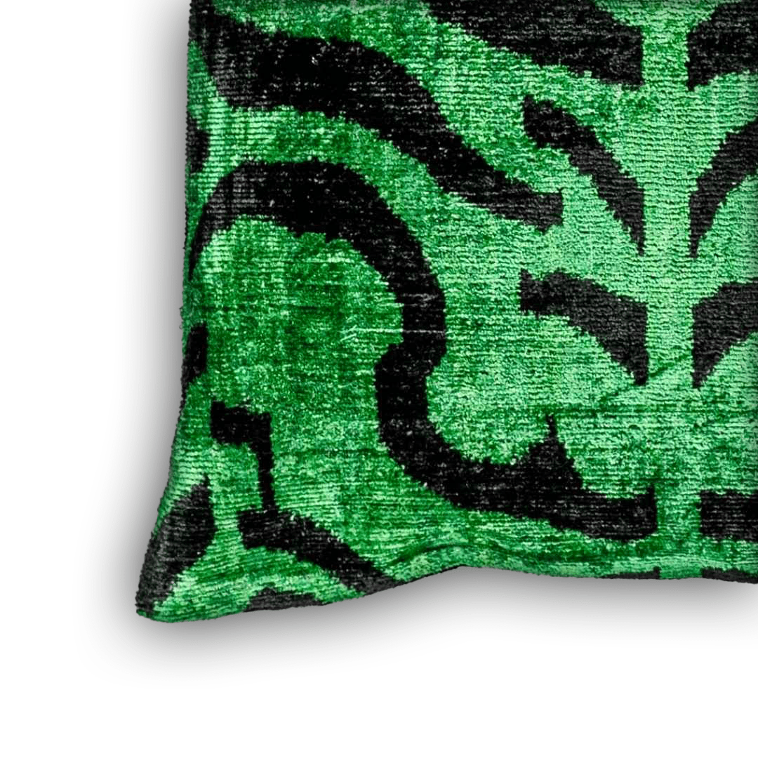 Dekokissen Ikat Tiger Grün - Silk - Velvet 40x40 cm. Seide. Samt. - von strohdeicher design10029