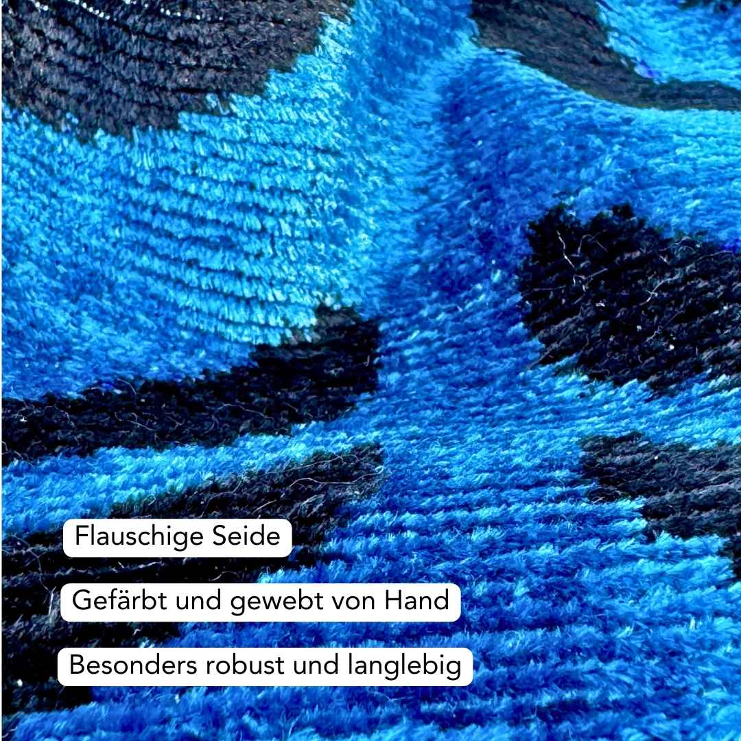 Ikat Kissenbezug Shir Khan Blau - Silk - Velvet 40 x 40. Dekokissen. Seide. Samt. Luxuriös. Handgefertigt. Tiger - von strohdeicher design10031