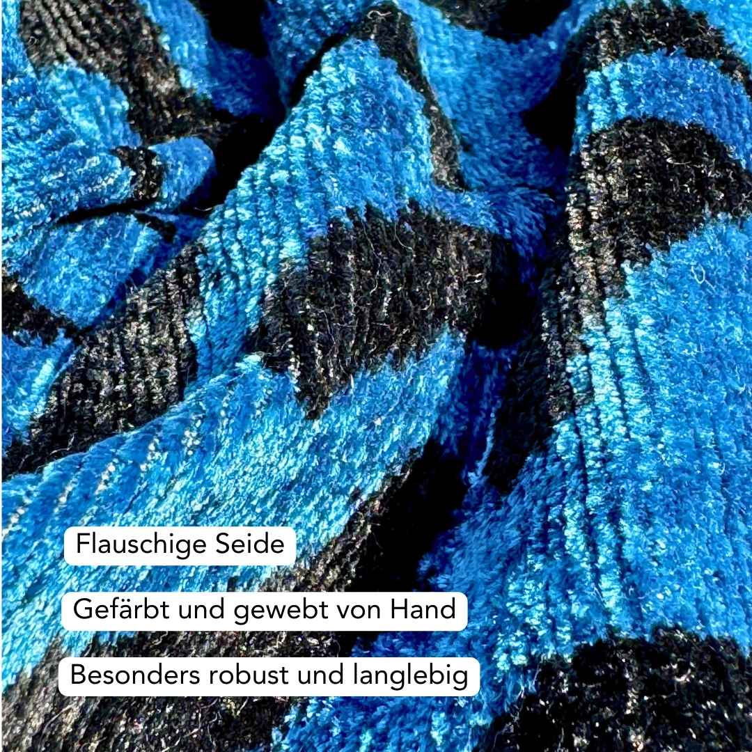 Ikat Kissenbezug Shir Khan Blau - Silk - Velvet 40 x 40 cm. Seide. Samt. Handgefertigt. Design aus Deutschland. - von strohdeicher design10031