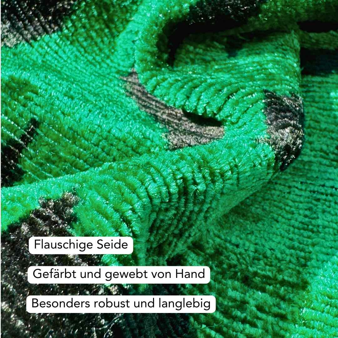 Ikat Kissenbezug Shir Khan Grün - Silk - Velvet 40 x 40 cm. Seide. Samt. Handgefertigt. Design aus Deutschland. - von strohdeicher design10029