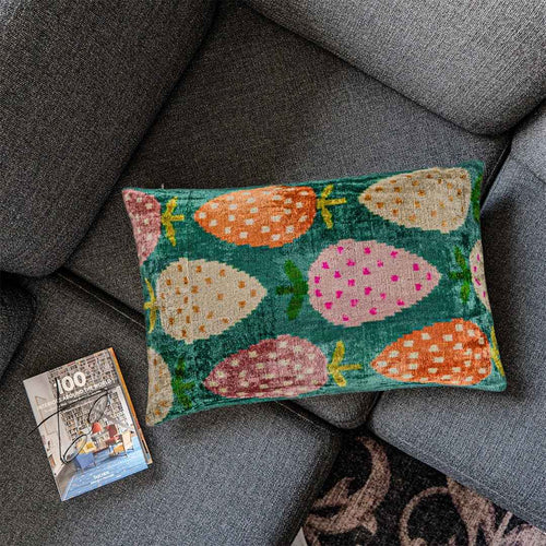 Ikat Kissen Berry Love - Silk - Velvet 40 x 60 - von strohdeicher design10021