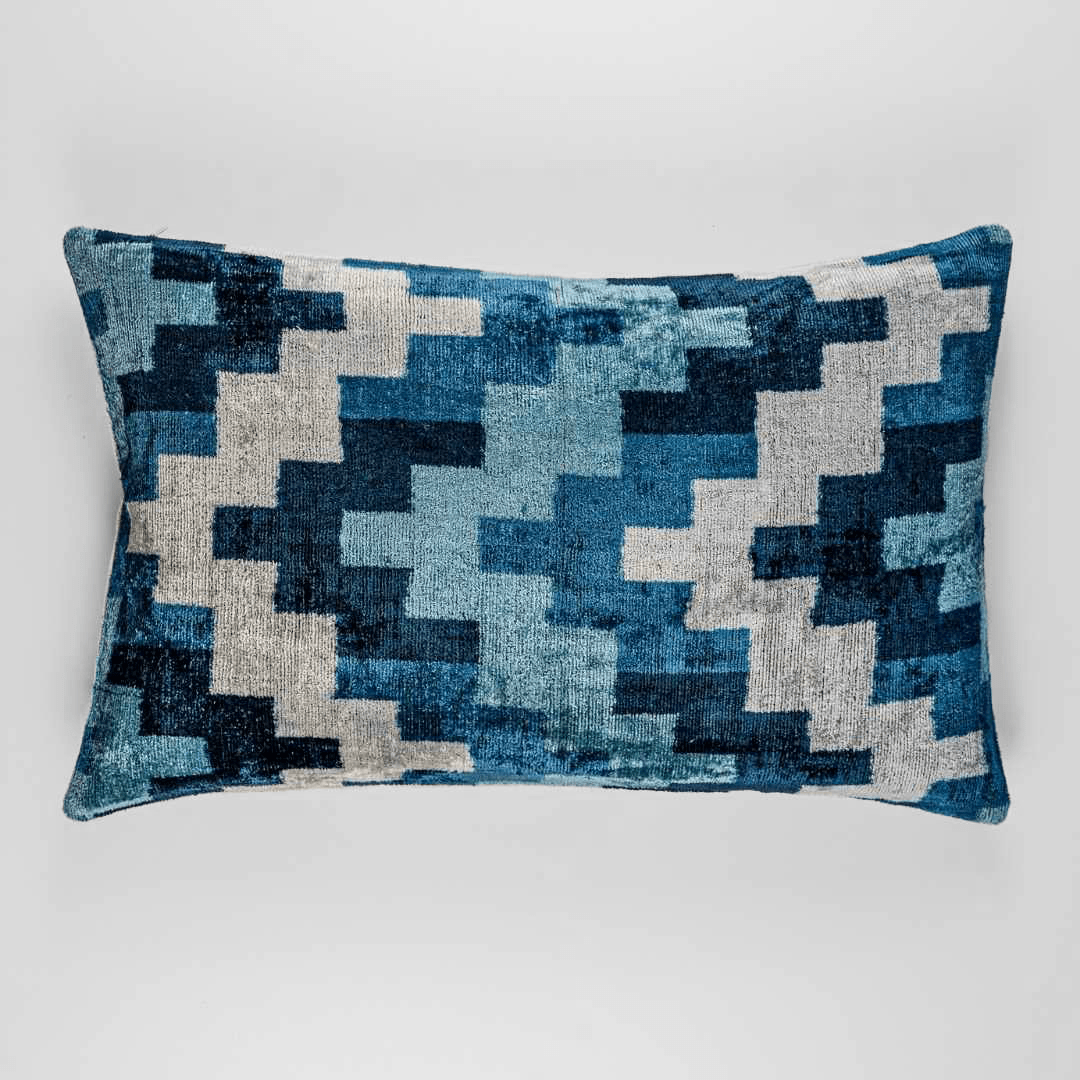 Ikat Kissen Tetris - Silk - Velvet 40 x 60 cm. Seide. Samt. Handgefertigt. Design aus Deutschland. - von strohdeicher design10378