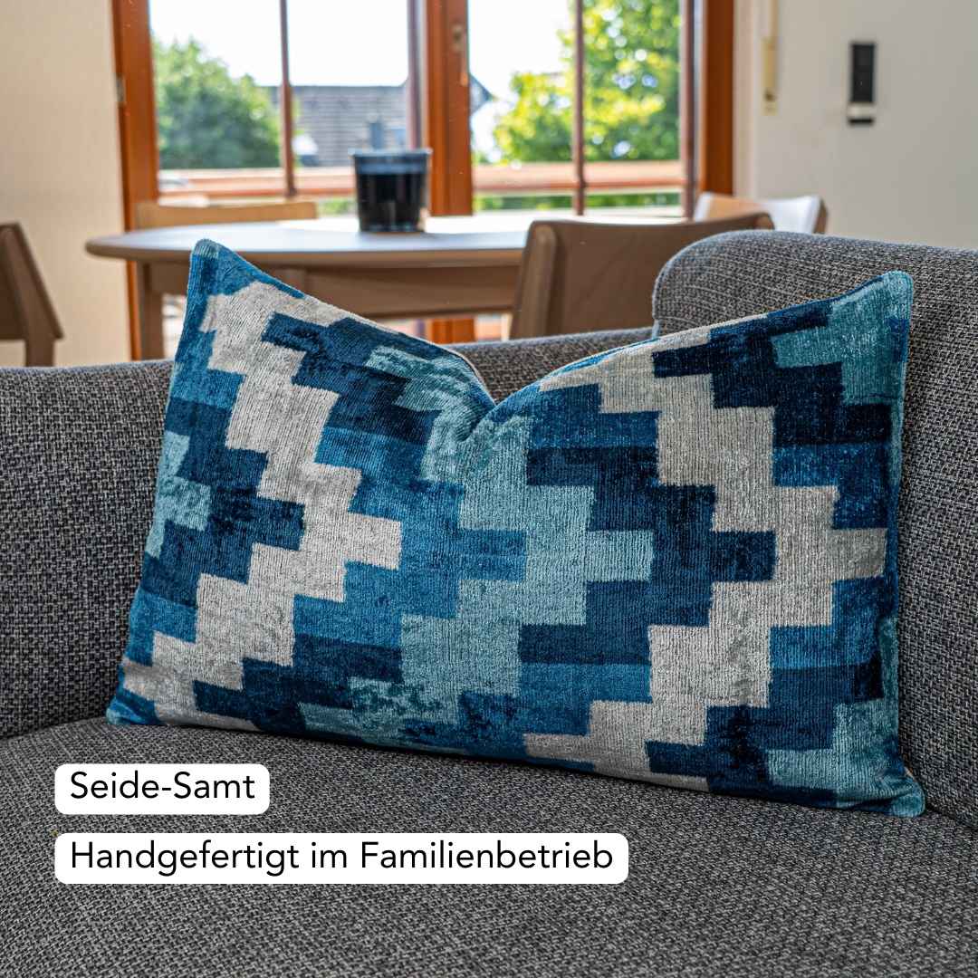 Ikat Kissenbezug Tetris - Silk - Velvet 40 x 60. Dekokissen. Seide. Samt. Luxuriös. Handgefertigt. - von strohdeicher design10378