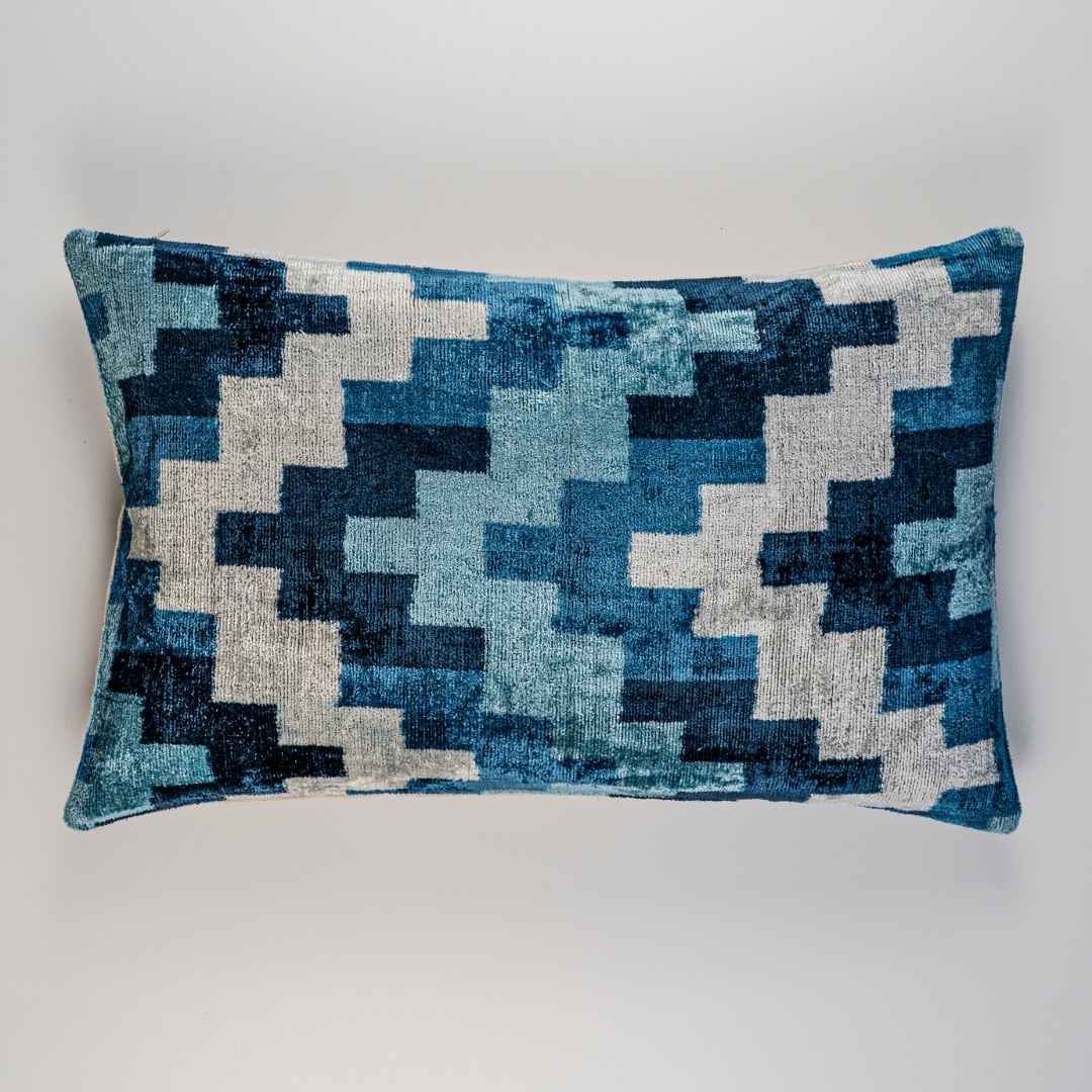 Ikat Kissenbezug Tetris - Silk - Velvet 40 x 60. Dekokissen. Seide. Samt. Luxuriös. Handgefertigt. - von strohdeicher design10366