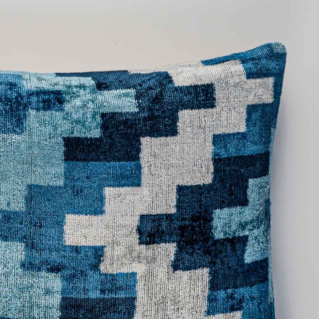 Ikat Kissenbezug Tetris - Silk - Velvet 40 x 60. Dekokissen. Seide. Samt. Luxuriös. Handgefertigt. - von strohdeicher design10366