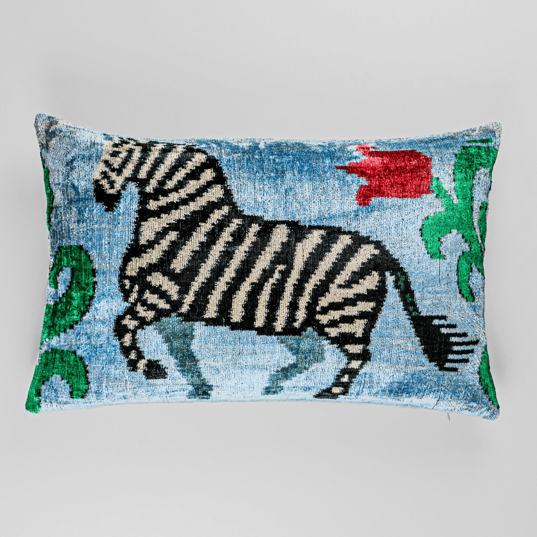 Ikat Kissen Zebra Gervy - Silk - Velvet 40 x 60 cm. Seide. Samt. Handgefertigt. Design aus Deutschland. - von strohdeicher design10019
